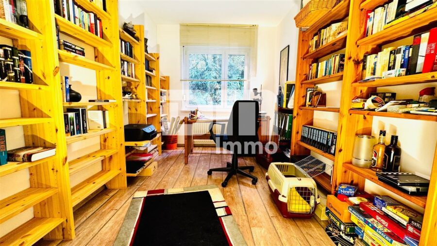 Helle Vierzimmerwohnung (Hochparterre) mit Balkon in Traumlage - Kinderzimmer / Gästezimmer